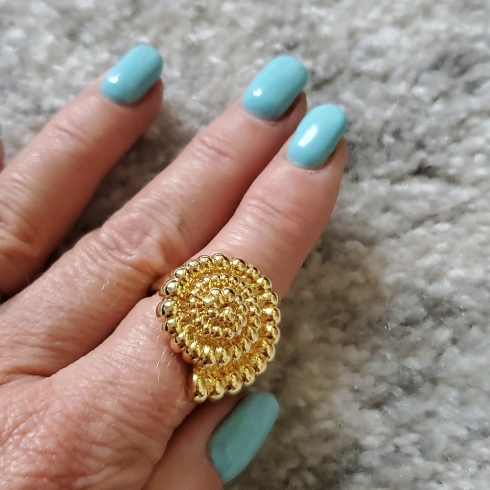 Ann Taylor gold colored ring 8